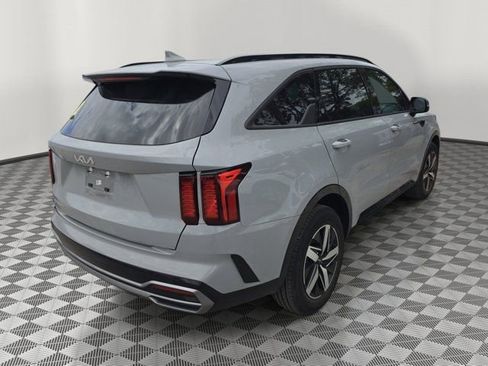 Used 2023 Kia Sorento EX w/ Panoramic Sunroof Package image 4