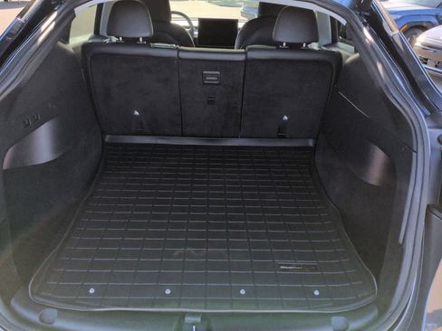 Used 2022 Tesla Model Y Long Range image 32