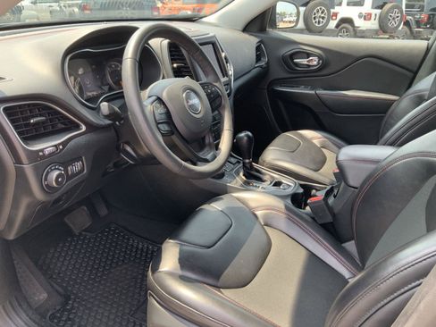 Used 2022 Jeep Cherokee Trailhawk AWD/4WD image 19