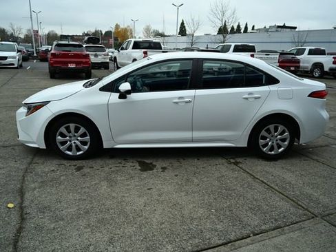 Used 2023 Toyota Corolla LE image 5