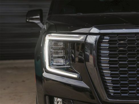 Used 2023 GMC Yukon Denali Ultimate image 11