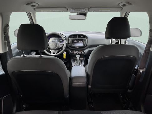 Used 2025 Kia Soul LX w/ LX Technology Package FWD image 9