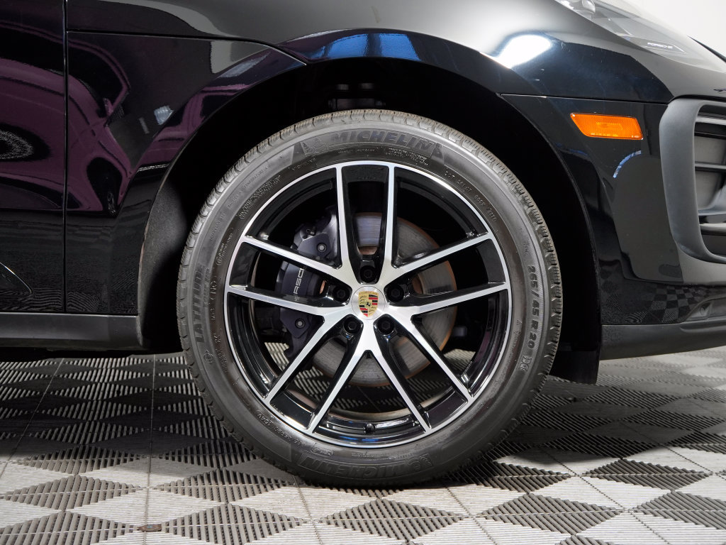 Certified 2025 Porsche Macan w/ Premium Package Plus AWD/4WD image 16