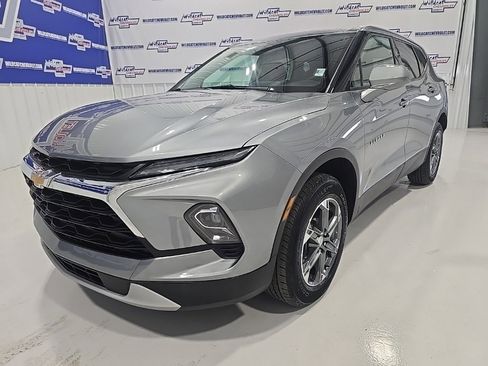 Used 2025 Chevrolet Blazer LT image 3