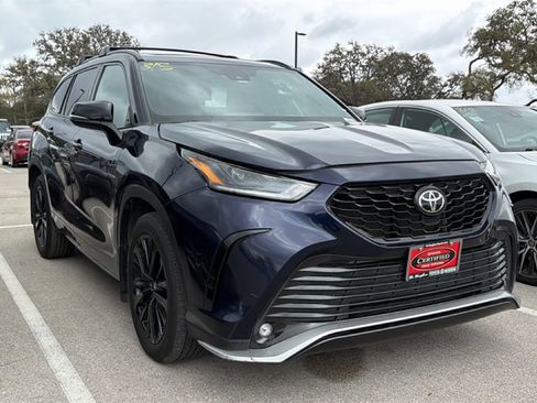 Used 2023 Toyota Highlander XSE image 3