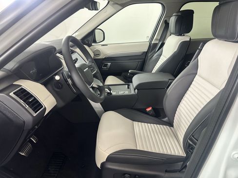 Certified 2025 Land Rover Discovery Dynamic SE AWD/4WD image 4