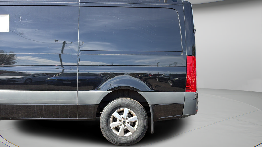 Used 2021 Mercedes-Benz Sprinter 1500 image 28