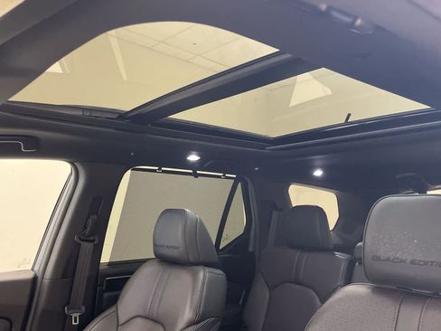 Certified 2025 Honda Pilot Black Edition image 3