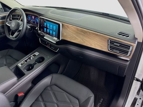 New 2026 Volkswagen Atlas SE image 30