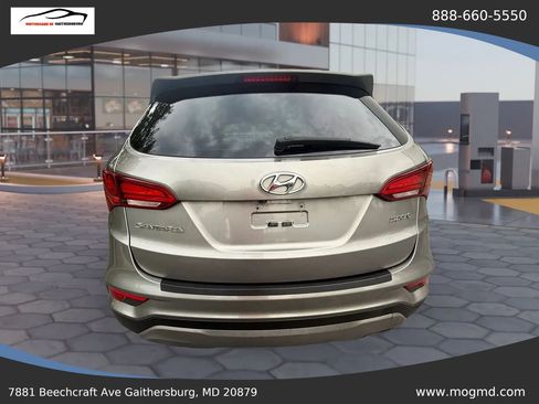 Used 2017 Hyundai Santa Fe Sport FWD image 2