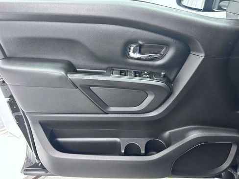 Used 2019 Nissan Titan SL image 4