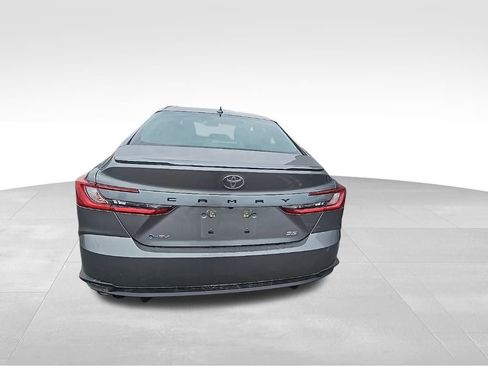 Used 2025 Toyota Camry SE image 7