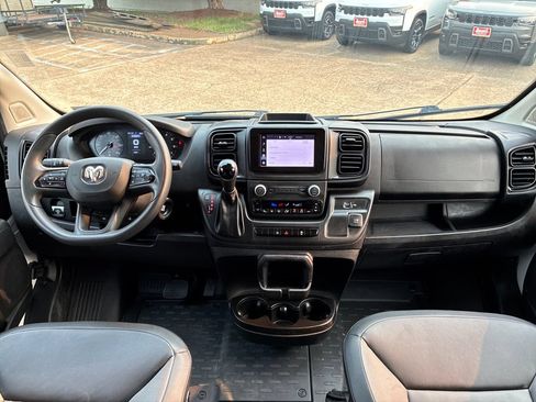 Used 2025 RAM ProMaster 2500 w/ Convenience Group FWD image 13