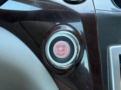 Used 2012 Nissan Quest S FWD image 22