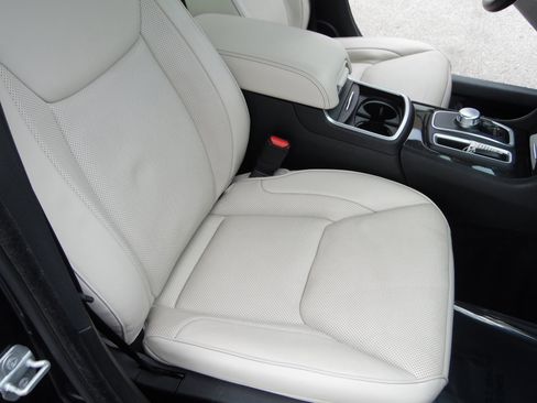 Used 2019 Chrysler 300 Limited image 19