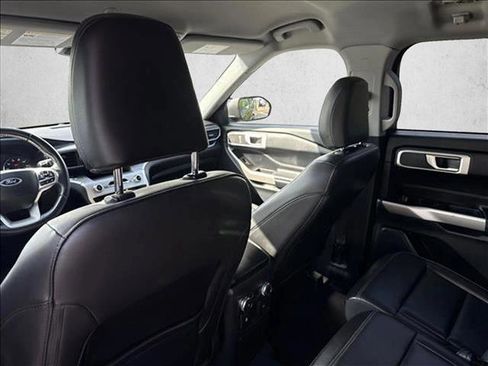 Used 2022 Ford Explorer XLT w/ Equipment Group 202A image 16
