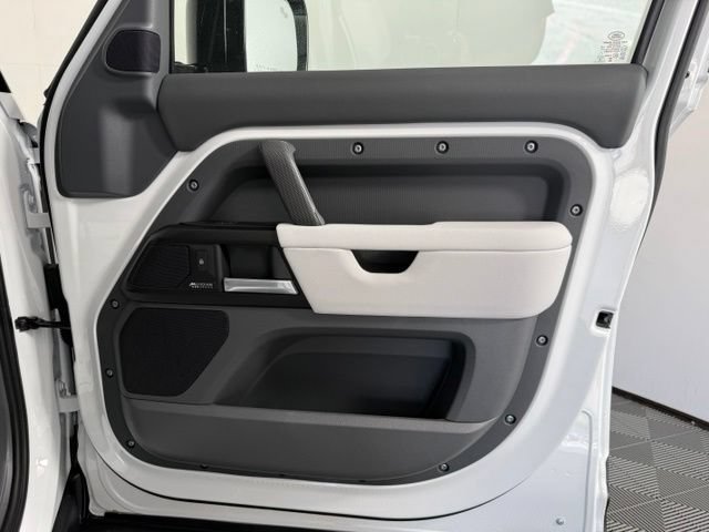 New 2026 Land Rover Defender 130 V8 AWD/4WD image 16