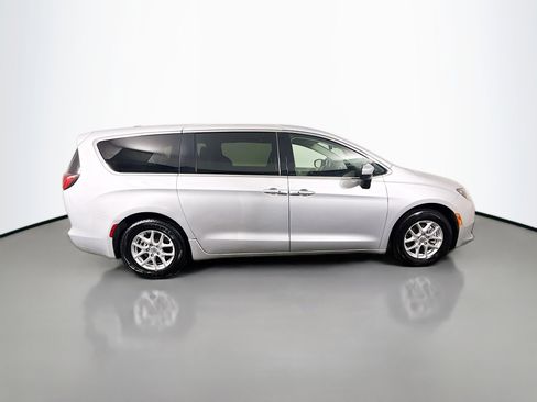 Used 2023 Chrysler Voyager LX FWD image 11