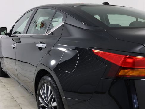Used 2025 Nissan Altima 2.5 SV FWD image 42