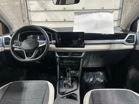 New 2026 Volkswagen Taos SE image 17