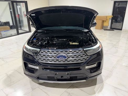 Used 2021 Ford Explorer Limited w/ Equipment Group 301A AWD/4WD image 4