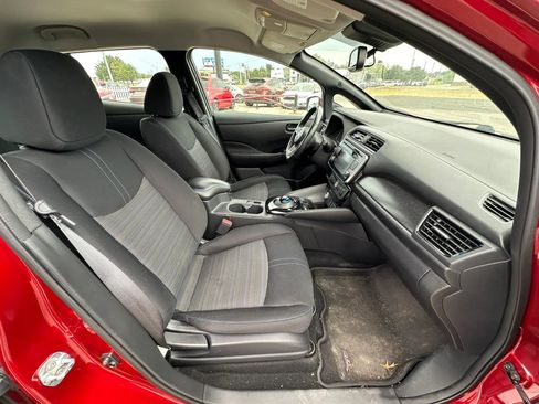 Used 2018 Nissan Leaf SV w/ SV Technology Package FWD image 10