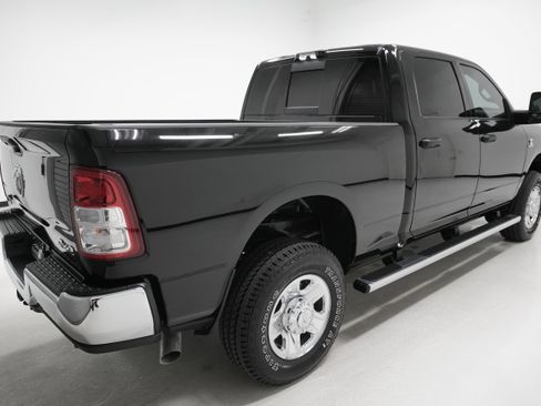 Used 2024 RAM 2500 Tradesman w/ Chrome Appearance Group image 4
