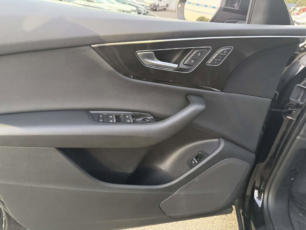 Used 2019 Audi Q8 Premium w/ Convenience Package AWD/4WD image 22