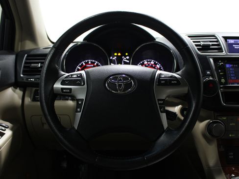 Used 2013 Toyota Highlander Limited FWD image 10