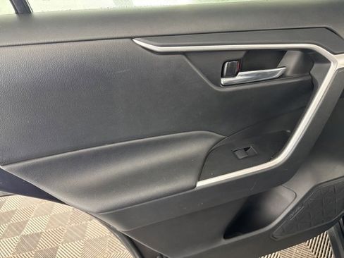 Used 2021 Toyota RAV4 XLE image 19