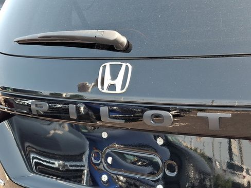 Certified 2023 Honda Pilot Elite image 31