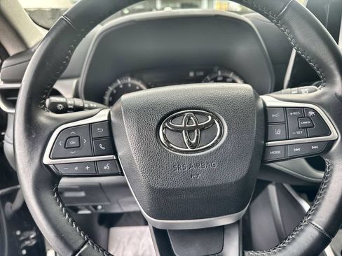 Used 2024 Toyota Highlander LE AWD/4WD image 23
