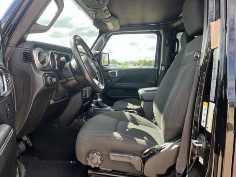 Used 2019 Jeep Wrangler Unlimited Sahara image 14