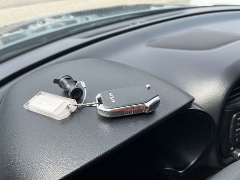 Used 2025 Kia Soul LX w/ LX Technology Package FWD image 21