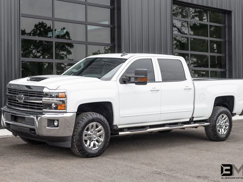 Used 2017 Chevrolet Silverado 3500 LT w/ LT Fleet Convenience Package AWD/4WD image 2