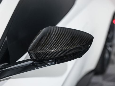 Used 2023 Aston Martin V8 Vantage Coupe RWD image 12