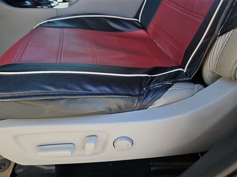 Used 2019 Toyota Highlander LE image 22