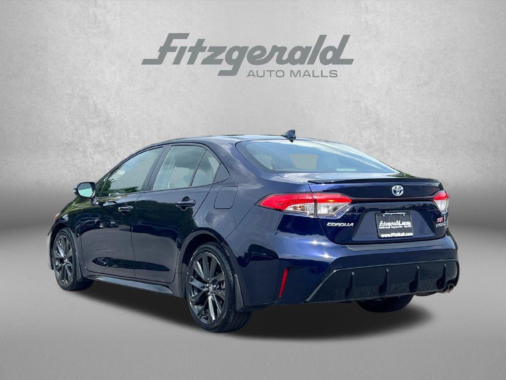 Used 2023 Toyota Corolla SE w/ SE Package FWD image 9