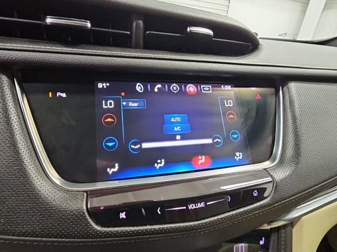 Used 2019 Cadillac XT5 Premium Luxury FWD image 17