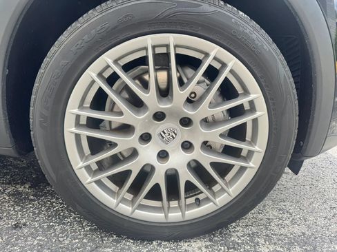 Used 2016 Porsche Cayenne S w/ Premium Plus Package AWD/4WD image 18