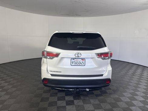 Used 2016 Toyota Highlander LE image 5