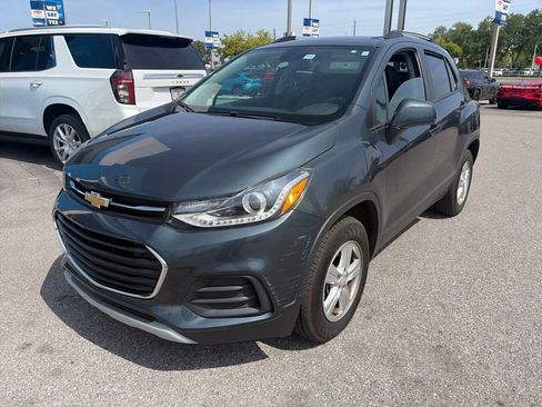 Used 2022 Chevrolet Trax LT AWD/4WD image 2