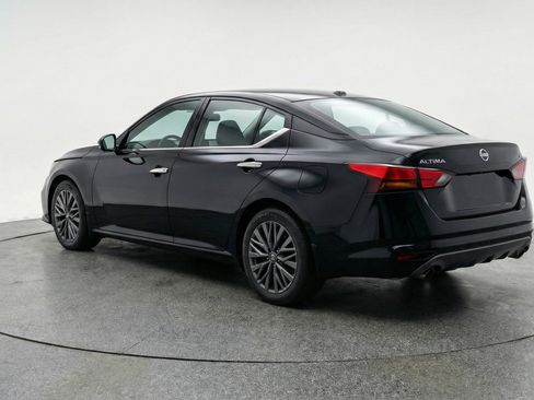 Used 2025 Nissan Altima 2.5 SV FWD image 6