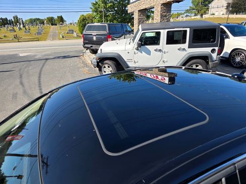 Used 2016 Mercedes-Benz E 250 4MATIC Sedan image 10