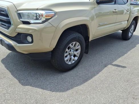 Used 2017 Toyota Tacoma SR5 w/ Tow Package AWD/4WD image 4