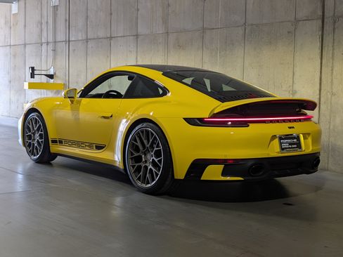 Certified 2022 Porsche 911 Carrera RWD image 3