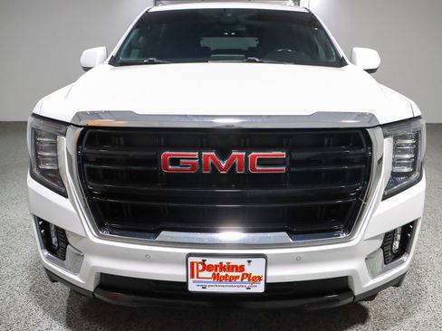 Used 2022 GMC Yukon XL SLE image 4