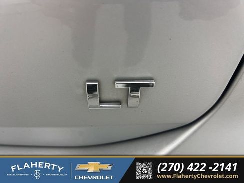 Used 2020 Chevrolet Equinox LT w/ Driver Convenience Package image 18