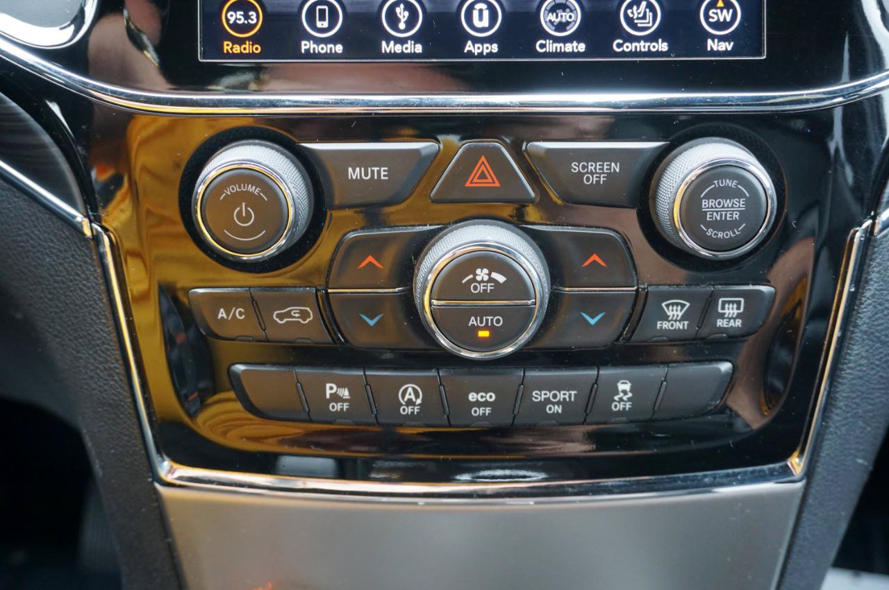 Used 2019 Jeep Grand Cherokee Limited AWD/4WD image 15