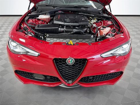Used 2023 Alfa Romeo Giulia Veloce RWD image 31